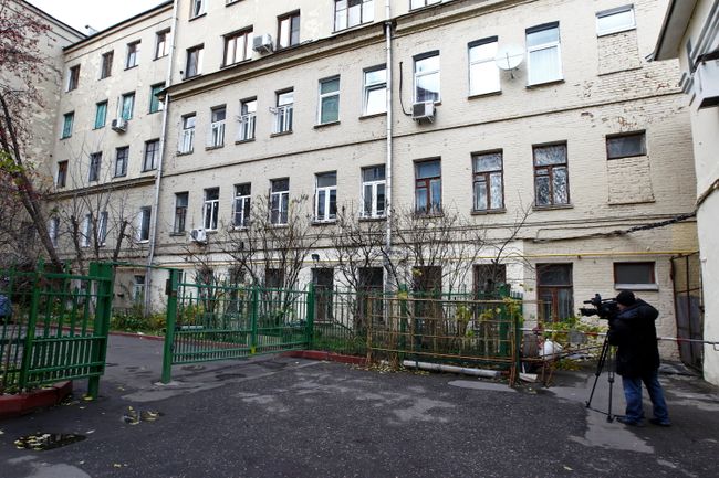 Двор дома 28 по Пятницкой улице, у которого был избит журналист Олег Кашин