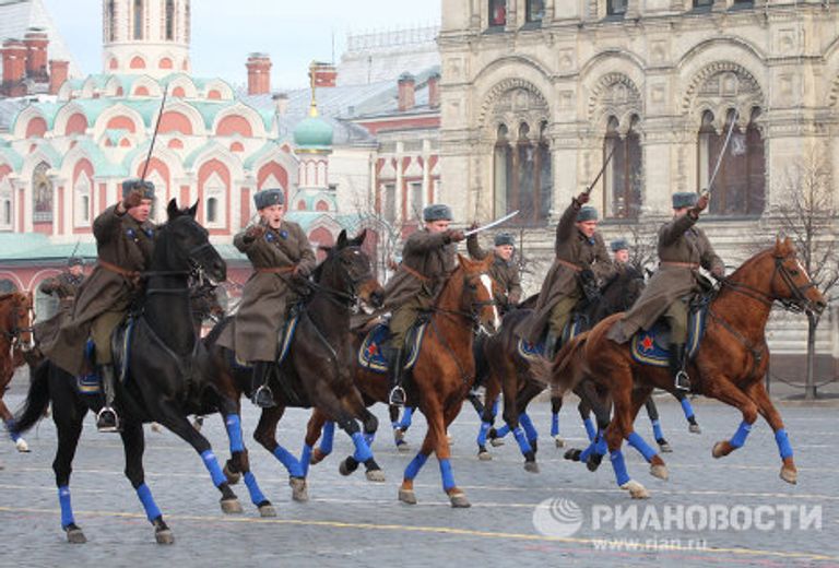 Марш в честь 69-й годовщины парада 7 ноября 1941 года
