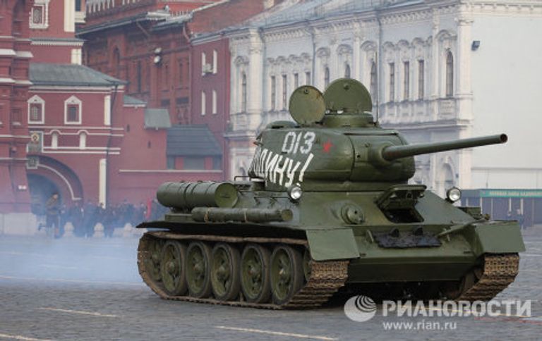 Марш в честь 69-й годовщины парада 7 ноября 1941 года
