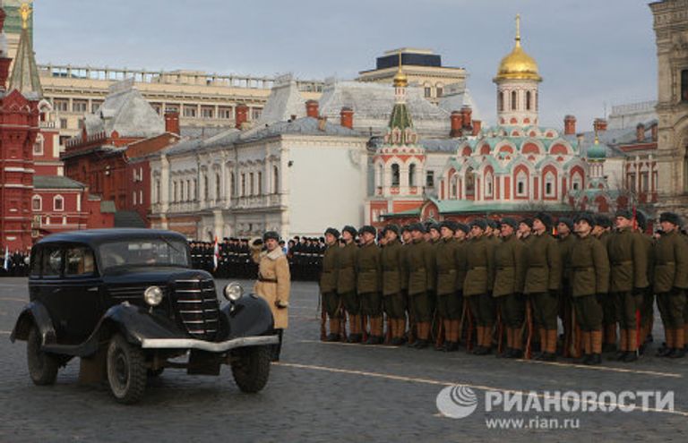 Марш в честь 69-й годовщины парада 7 ноября 1941 года