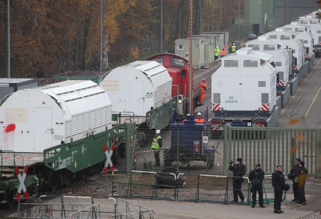 Поезд из Франции с ядерными отходами в понедельник прибыл в Данненберг