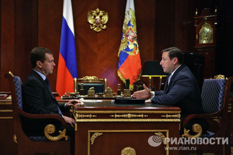 Президент РФ Д.Медведев провел встречу с полпредом президента РФ А.Хлопониным Президент РФ Д.Медведев провел встречу с полпредом президента РФ А.Хлопониным