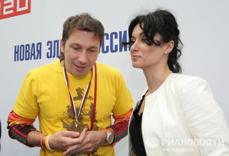 Евгений Чичваркин и Тина Канделаки на IX съезде партии Единая Россия Евгений Чичваркин и Тина Канделаки на IX съезде партии Единая Россия