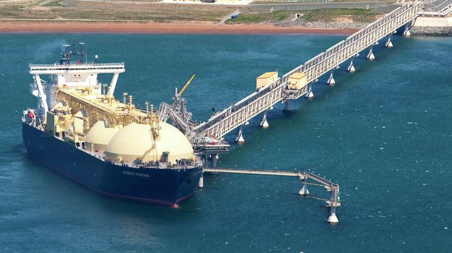 На территории первого в России завода по производству сжиженного газа (СПГ) на Сахалине На территории первого в России завода по производству сжиженного газа (СПГ) на Сахалине