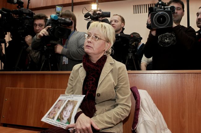 Оглашение приговора супругам Агеевым, обвиняемым в избиении приёмного сына