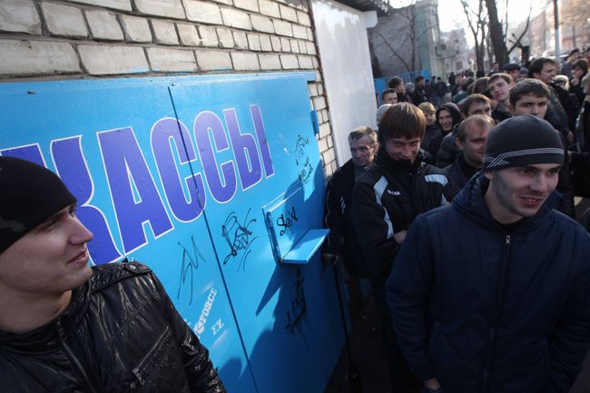 Очередь в кассы на матч Россия - Бельгия в Воронеже
