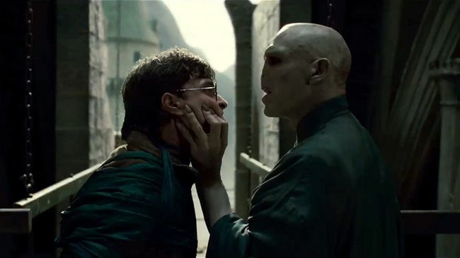 Кадр из фильма Гарри Поттер и Дары Смерти. Часть 1 (2010) Кадр из фильма Гарри Поттер и Дары Смерти. Часть 1 (2010)