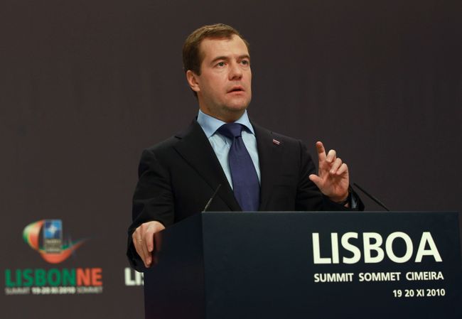 Президент РФ Д.Медведев провел пресс-конференцию Совете Россия–НАТО в Лиссабоне
