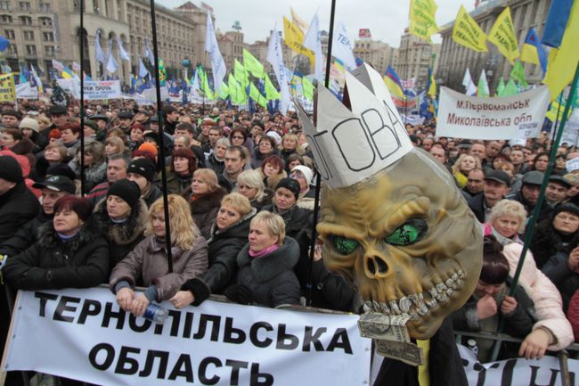 Массовый протест на площади Независимости в Киеве против принятого украинским парламентом налогового кодекса Массовый протест на площади Независимости в Киеве против принятого украинским парламентом налогового кодекса