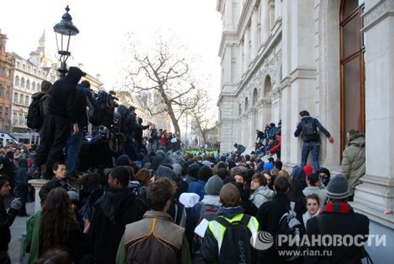 Бунтующий Лондон: учащиеся выступили против образовательной реформы