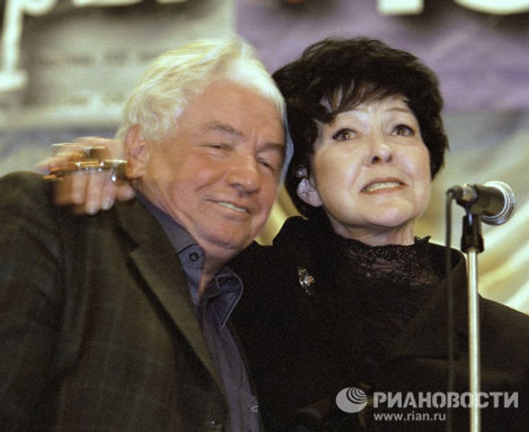 Писатель Владимир Войнович и поэтесса Белла Ахмадулина Писатель Владимир Войнович и поэтесса Белла Ахмадулина