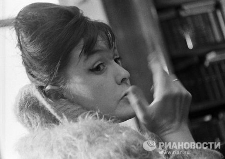 Белла Ахатовна Ахмадулина Белла Ахатовна Ахмадулина