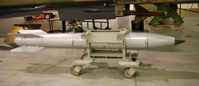 Авиационная атомная бомба типа В-61 Авиационная атомная бомба типа В-61