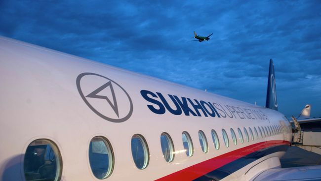 Самолет Superjet 100