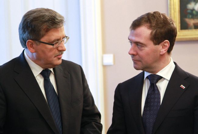 Президент России Дмитрий Медведев и президент Польши Бронислав Коморовский. Архив.
