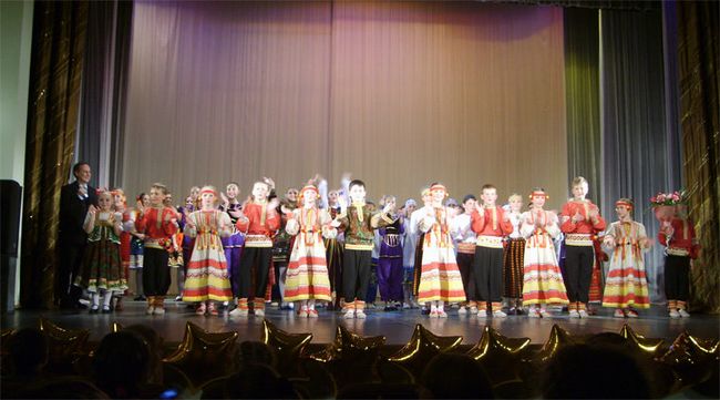 Коллектив детского ансамбля танца Россияночка