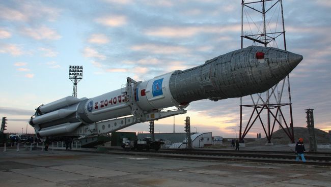 Ракета-носитель Протон М с разгонным блоком ДМ-03 и кластером из трех космических аппаратов Глонасс-М. Архив