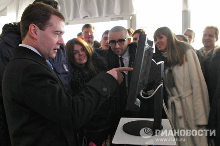 Президент РФ Д.Медведев посетил инновационный центр Сколково Президент РФ Д.Медведев посетил инновационный центр Сколково