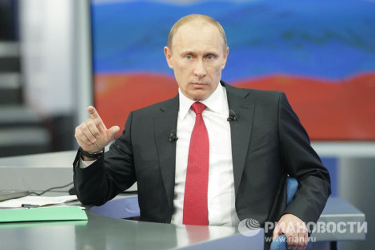 Владимир Путин отвечает на вопросы россиян в прямом эфире Владимир Путин отвечает на вопросы россиян в прямом эфире