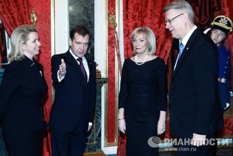 Краткая беседа президента РФ Дмитрия Медведева с президентом Латвии Валдисом Затлерсом Краткая беседа президента РФ Дмитрия Медведева с президентом Латвии Валдисом Затлерсом