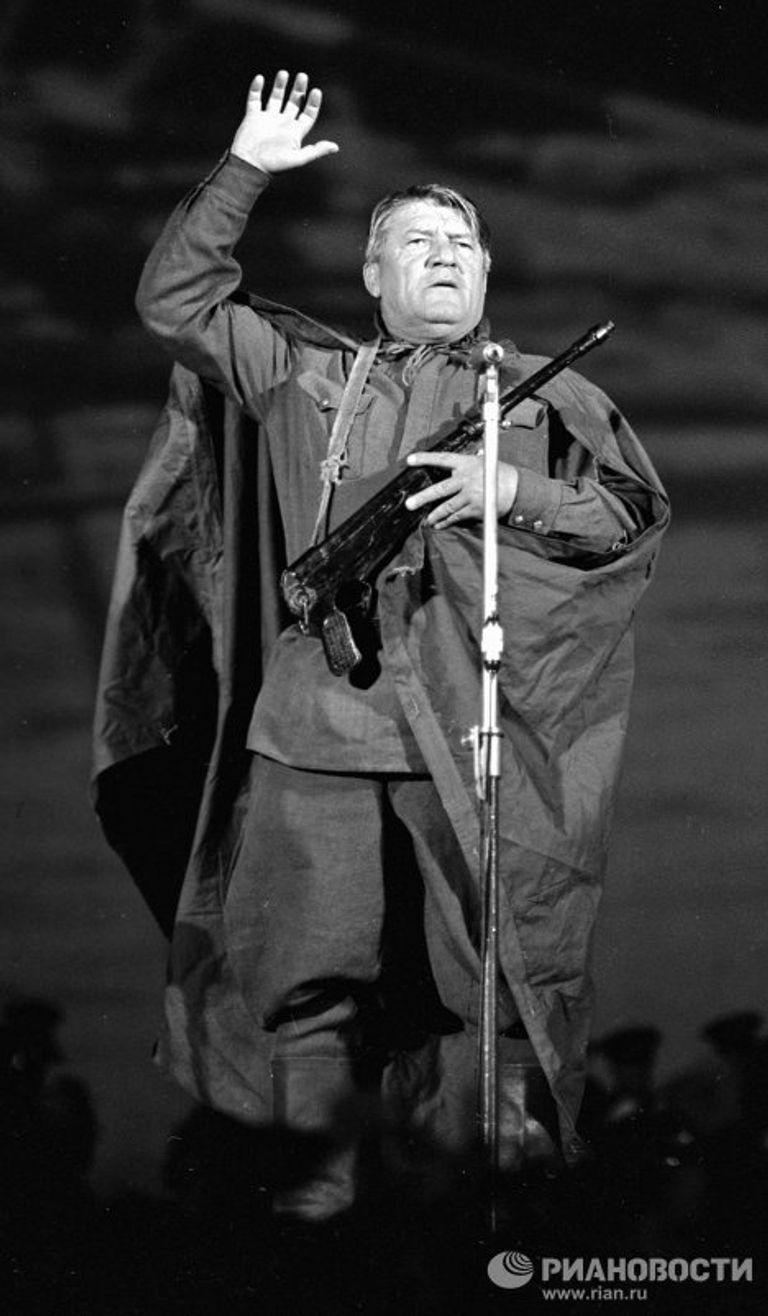 Николай Крючков на праздновании XII Дня кино Николай Крючков на праздновании XII Дня кино