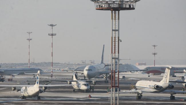 Стоянка самолетов в аэропорту Внуково Стоянка самолетов в аэропорту Внуково