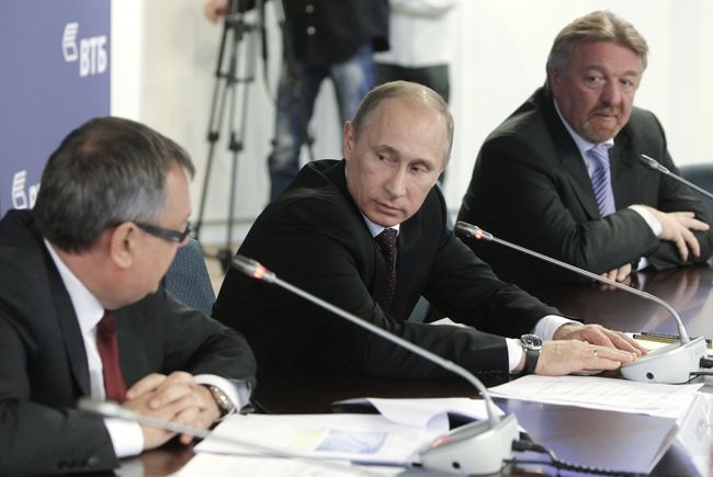 Премьер-министр РФ Владимир Путин провел совещание с руководством ОАО Банк ВТБ