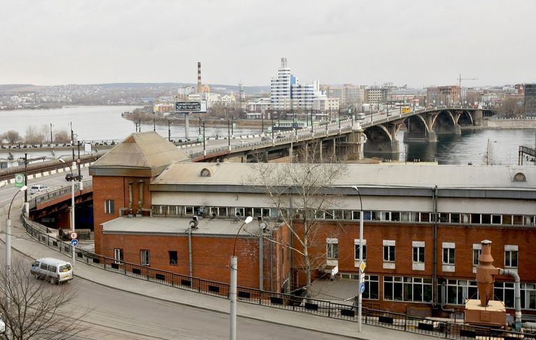Автомобильный мост через реку Ангара в Иркутске Автомобильный мост через реку Ангара в Иркутске