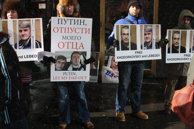 Пикет в защиту Михаила Ходорковского на Таймс-сквер Пикет в защиту Михаила Ходорковского на Таймс-сквер