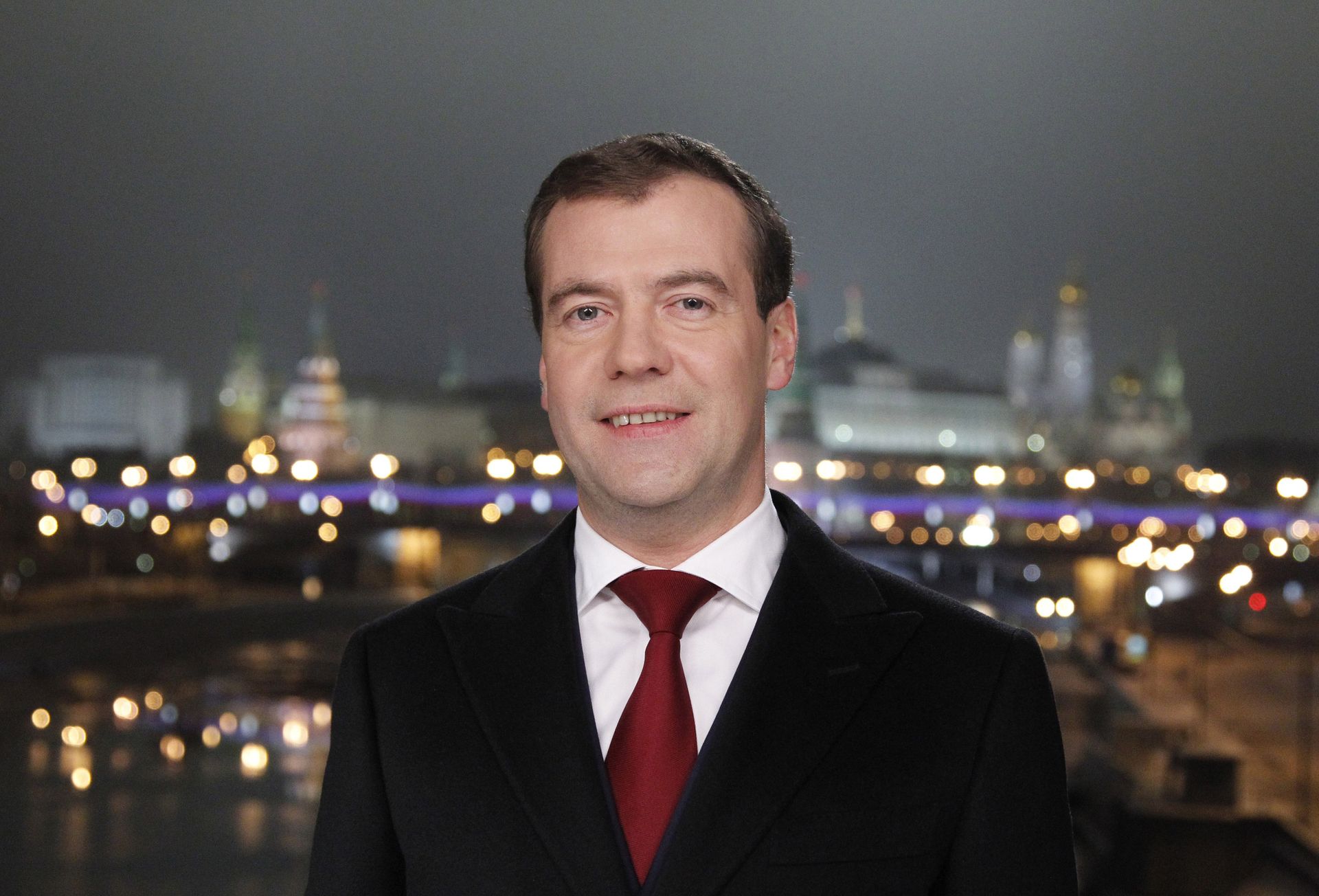 Новогоднее обращение президента РФ Д.Медведева к россиянам в канун 2011 г. Новогоднее обращение президента РФ Д.Медведева к россиянам в канун 2011 г. - РИА Новости, 1920, 24.12.2025