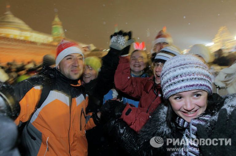 Москвичи и гости столицы встречают Новый год на Красной площади Москвичи и гости столицы встречают Новый год на Красной площади