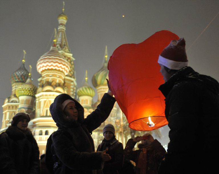 Москвичи и гости столицы встречают Новый год на Красной площади Москвичи и гости столицы встречают Новый год на Красной площади