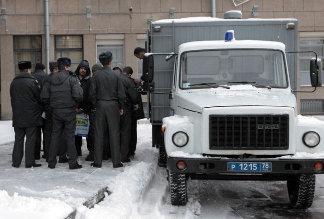 Заседание суда по делу активистов арт-группы Война