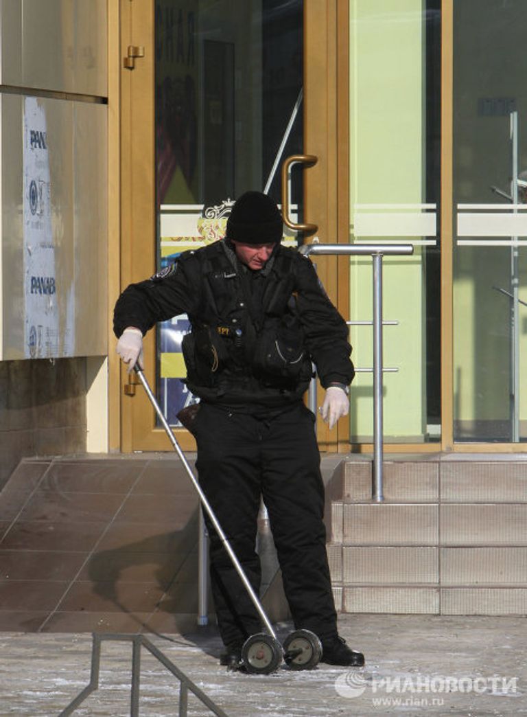 Взрыв у здания госпредприятия Макеевуголь в Макеевке Донецкой области Взрыв у здания госпредприятия Макеевуголь в Макеевке Донецкой области