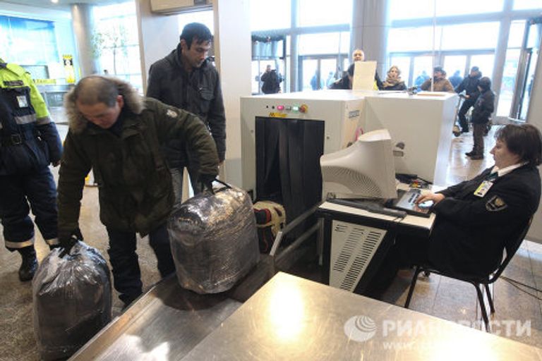 Усиление мер безопасности в аэропорту Домодедово Усиление мер безопасности в аэропорту Домодедово