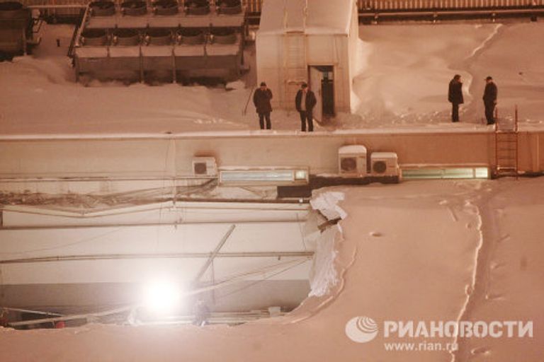 Обрушение кровли в сетевом магазине О'кей в Санкт-Петербурге Обрушение кровли в сетевом магазине О'кей в Санкт-Петербурге