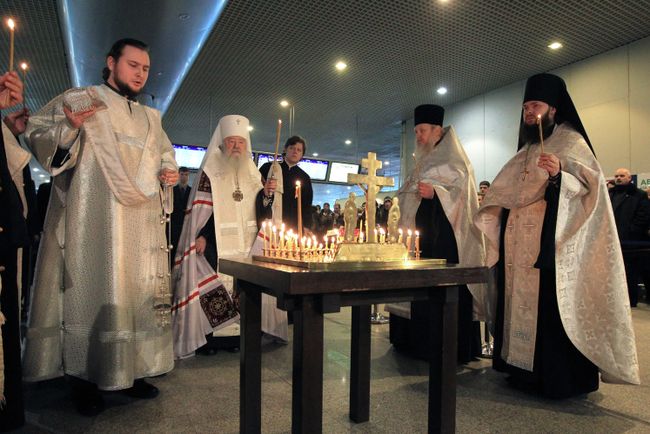 Панихида по жертвам теракта в Домодедово Панихида по жертвам теракта в Домодедово