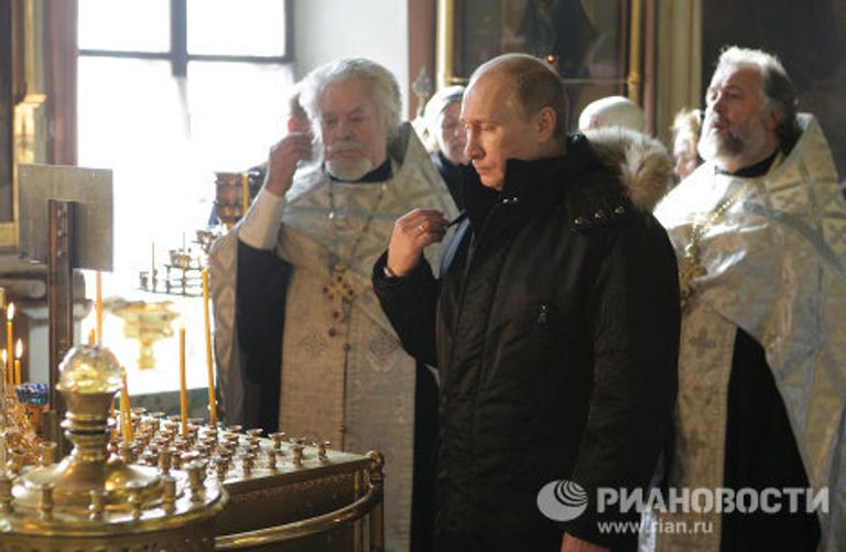 Премьер-министр РФ Владимир Путин посетил храм Троицы Живоначальной на Воробьевых горах Премьер-министр РФ Владимир Путин посетил храм Троицы Живоначальной на Воробьевых горах