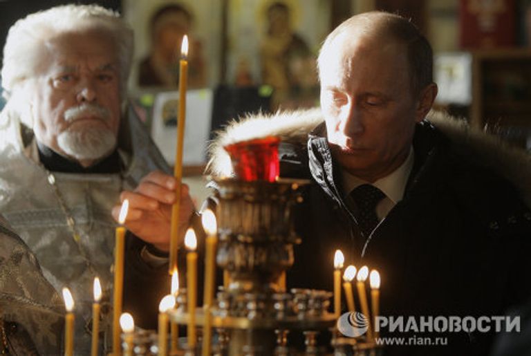 Премьер-министр РФ Владимир Путин посетил храм Троицы Живоначальной на Воробьевых горах Премьер-министр РФ Владимир Путин посетил храм Троицы Живоначальной на Воробьевых горах