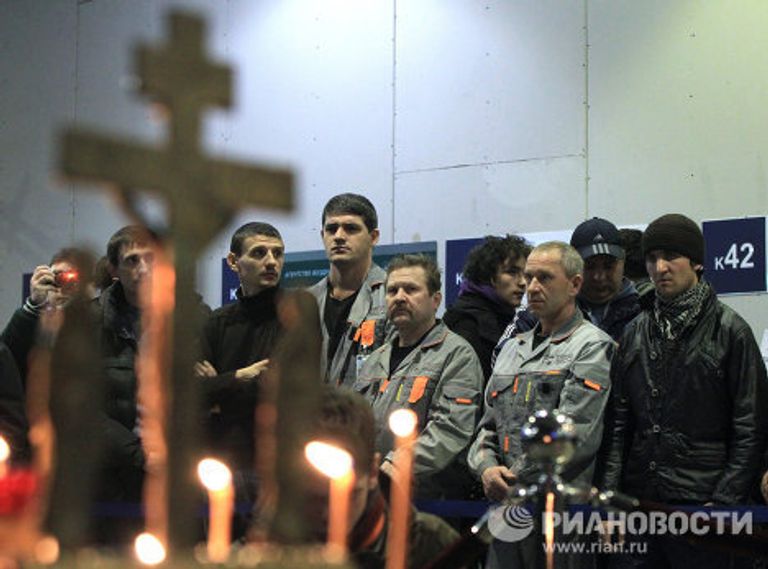 Панихида по жертвам теракта в Домодедово Панихида по жертвам теракта в Домодедово