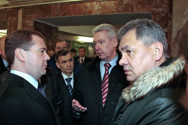Президент РФ Дмитрий Медведев побывал на станции Охотный ряд московского метро Президент РФ Дмитрий Медведев побывал на станции Охотный ряд московского метро