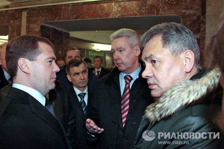 Президент РФ Дмитрий Медведев побывал на станции Охотный ряд московского метро Президент РФ Дмитрий Медведев побывал на станции Охотный ряд московского метро