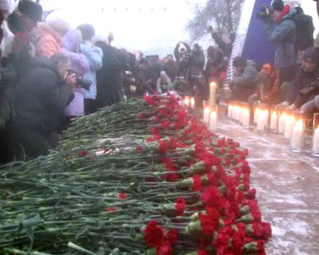 На Пушкинской площади почтили память жертв теракта в Домодедово На Пушкинской площади почтили память жертв теракта в Домодедово