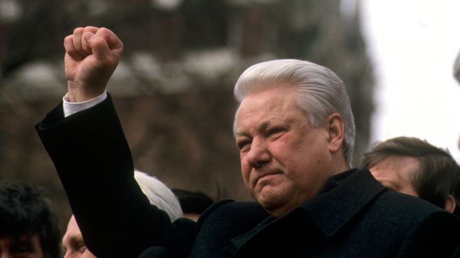 Президент РФ Б.Ельцин на митинге Президент РФ Б.Ельцин на митинге