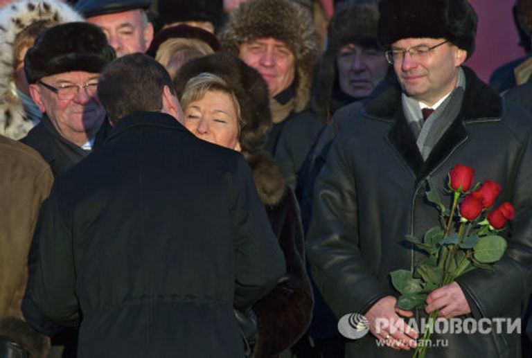Президент РФ Д.Медведев посетил церемонию открытия памятника Б.Ельцину в Екатеринбурге Президент РФ Д.Медведев посетил церемонию открытия памятника Б.Ельцину в Екатеринбурге