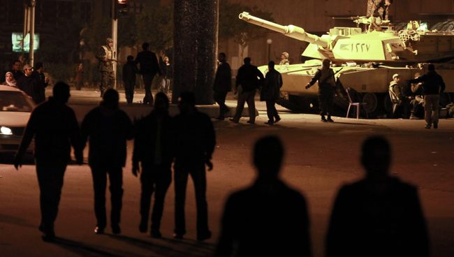 Военный патруль на улице Каира Военный патруль на улице Каира