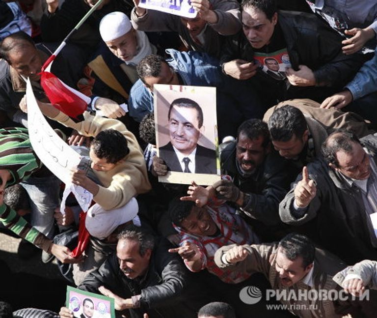 Столкновения сторонников и противников Хосни Мубарака в Каире