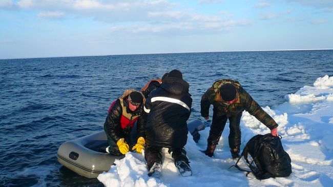Операция по спасению рыбаков в Сахалинской области. Архивное фото Операция по спасению рыбаков в Сахалинской области. Архивное фото