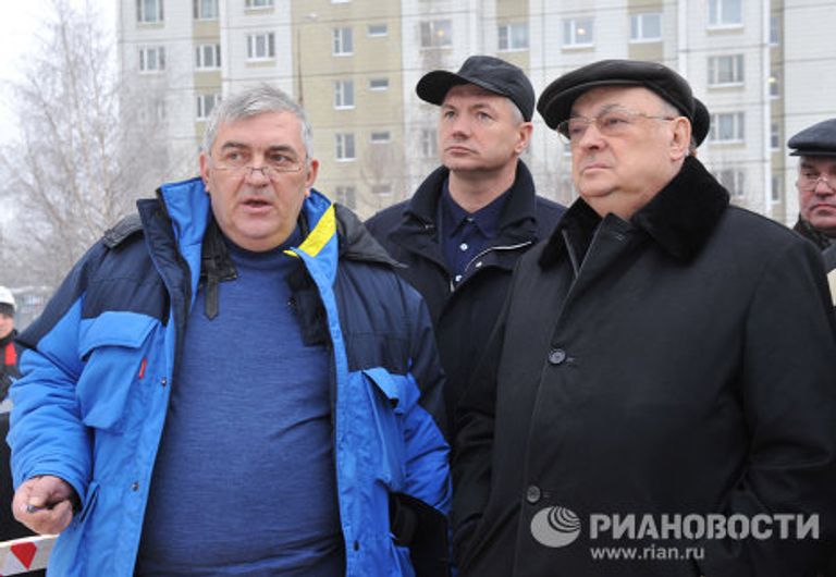 Выездные совещания В.Ресина на строительных объектах города Выездные совещания В.Ресина на строительных объектах города