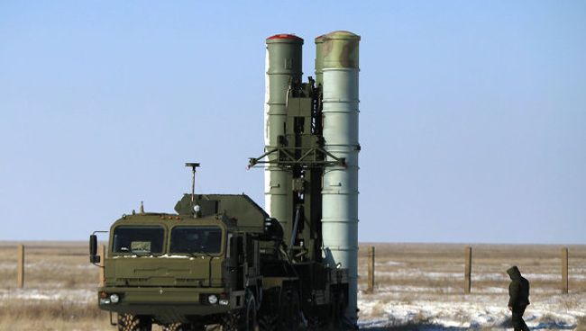 Пусковая установка зенитных ракет комплекса С-400. Архивное фото Пусковая установка зенитных ракет комплекса С-400. Архивное фото